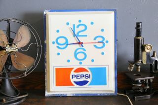 Vintage Pepsi Cola Soda Pop Advertising Wall Light Up Clock Sign USA 1970s old 5