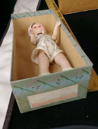 VINTAGE MADAME ALEXANDER KINS TOSCA 500 DOLL W/ OUTFIT,  HEAD MOVES,  7. 3
