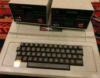 Vintage Apple II,  Plus Computer AA11040B w 2 Disk Drives - Powers Up - No Monitor 2