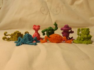 RARE vintage hard plastic set of FREAKIES cereal toys premiums prizes 4