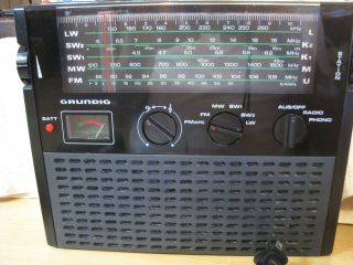 Vintage Grundig Signal 700 Shortwave - Am - Fm 5 Band Radio Great