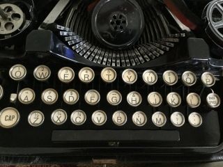 Vintage Underwood Portable Typewriter 3