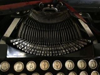 Vintage Underwood Portable Typewriter 7