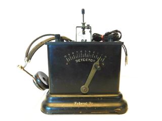 Vintage 1920s Federal Jr.  Pre Depression Era Old Antique Crystal Radio Receiver