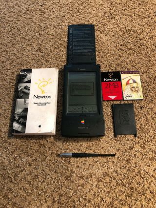 Vintage Apple Newton Message Pad 120 W/stylus 2mb Card And Handbook.