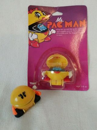 Vintage Ms Pac - Man Wind Up Walking Toy Video Game Figure Pacman Loose Tomy 80s