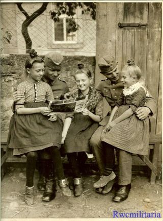 Press Photo: Cute Wehrmacht 9th Infantrie Division Troops W/ Little Girls; 1939