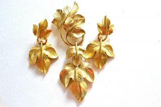 Trifari Pin & Earrings Kunio Matsumoto Dangling Brushed Goldtone Leaves