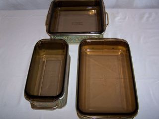 3 Piece Vintage Pyrex Baking / Casserole Dishes With Metal Carriers.