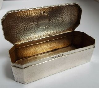 LOVELY ENGLISH ANTIQUE LATE VICTORIAN 1901 SOLID STERLING SILVER TABLE SNUFF BOX 4