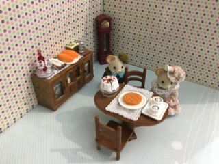 SYLVANIAN FAMILIES RARE VINTAGE DINING ROOM SET WITH DROP LEAF TABLE 2
