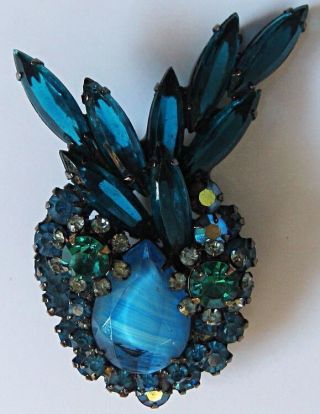 Vintage Juliana Dimensional Shades Of Blue Art Glass & Rhinestone Bunny Pin