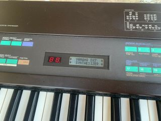 Yamaha DX7 vintage digital synth with Sounds 3