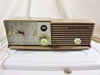 Vintage Motorola AM Tube Radio Model 5C27N - 1 Everything Perfectly 7