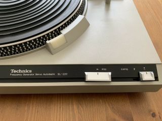 1980s Technics SL - 220 Turntable Vintage Record Player 3