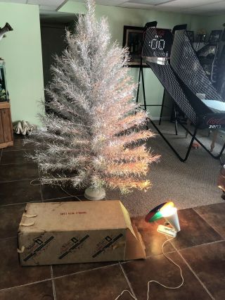6.  5 ' VINTAGE 50 - 60 ' s ALUMINUM CHRISTMAS TAPER TREE W/ BOX Carey McFall 6561 8
