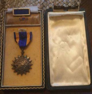 Vintage Ww Ii Korean War U.  S.  Air Medal Set In Case