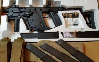 Airsoft Rare Discontinued Kwa Gas Kriss Vector With Vector Light & 5 Mags