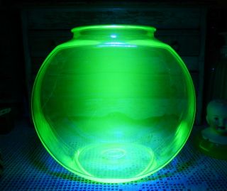 Vintage Vaseline Glass Fish Bowl Green Depression Uranium Glass