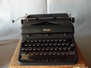 Vintage Hemingway Royal Arrow Portable Typewriter Sn C - 1020893 1941