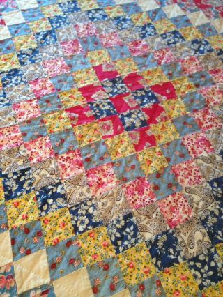 Vintage Quilt Around The World Pattern Feed Sack Fabrics Hand Quilted 2