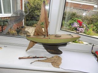 Good Quality Vintage Weighted Hull Wooden Pond Yacht 38.  5 Cm Long Hull