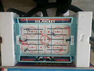 Vintage80s Radio Shack Battery Operated Ice Hockey Game with Box 2
