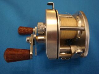 Vintage SHIMANO Bantam 100 Bait - Casting Fishing REEL Gear Ratio 4.  7:1 2