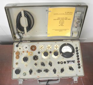 VINTAGE 1962 U.  S.  ARMY MILITARY TEST SET ELECTRON TV - 7/U TUBE TESTER 8