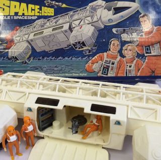 Vintage Space 1999 Mattel Eagle One 1 Transporter Box Figures Piece