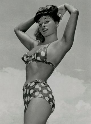 Bunny Yeager Estate 1954 Bettie Page Photograph 8 