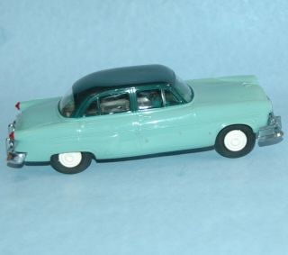 vintage AMT Promotional 1953 FORD V8 4 Door SEDAN 2 tone Green Wind Up 3