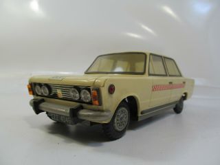 RARE VINTAGE POLAND PRL PLASTIC FRICTION TOY CAR POLSKI FIAT 125P PALART WROCLAW 2