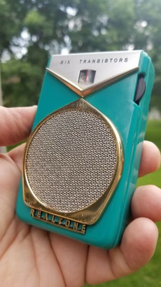 Vintage Realtone 6 Transistor (tr - 601) Pocket Radio,  Gorgeous Green/gold