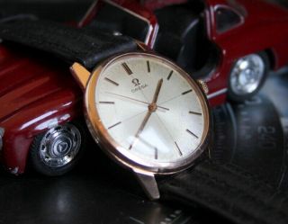 Omega Vintage Watch 18k Gold Cal.  601 With Crosshair Dial