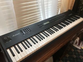 Vintage Alesis Qs8.  1 88 - Key Piano Weighted Keys Synthesizer Midi Optical Out