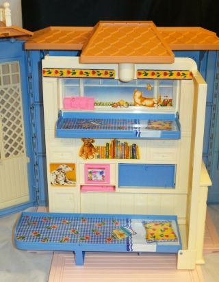 Vintage 1998 Mattel Barbie Cottage Dream House - Folding / Twisting House 4