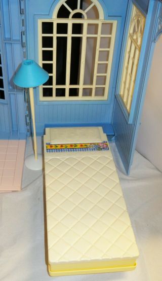 Vintage 1998 Mattel Barbie Cottage Dream House - Folding / Twisting House 7