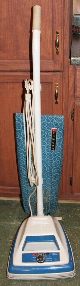 vintage Eureka 1458A upright vacuum cleaner great 1970 ' s era 2