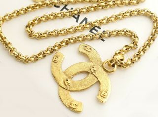 Chanel Cc Logo Pendant Necklace 30 " Gold Tone Vintage V731