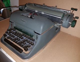 Vintage Olympia SG1 Deluxe Dark Green Typewriter 4