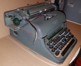 Vintage Olympia SG1 Deluxe Dark Green Typewriter 5