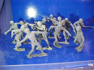 11 - 1968 Marx Wwii 6 " Plastic Us Army Toy Soldiers