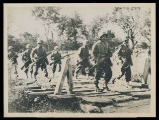 Ww2 Associated Press Photo - Japanese - American Troops Battle Germans
