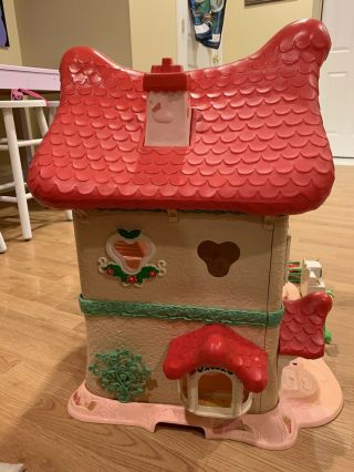 Vintage Berry Happy Home Strawberry Shortcake Doll House With Accessories Dolls 7