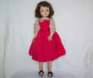 Vintage Madame Alexander Cissy Doll With Extra Clothes