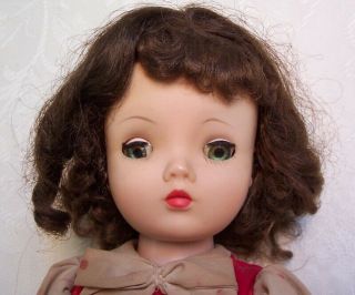 Vintage Madame Alexander Cissy Doll with Extra Clothes 4