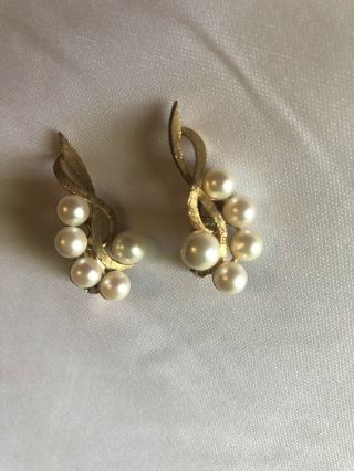 Vintage 14k Yellow Gold White Pearl Omega French Clip Earrings