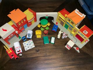 Vintage Fisher Price Little People Play Family 997 Village 100 Complete