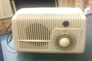 Vintage Art Deco Peter Pan Cream Bakelite Valve Tube Radio